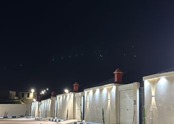 شقة بمجلس وغرفتين نوم 