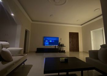 شقة بصالة انيقة ودخول ذاتي