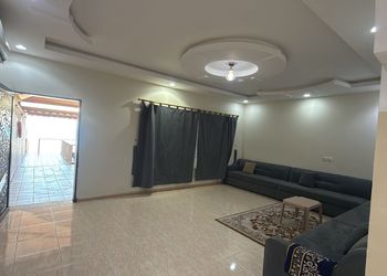 شاليه بجلسة خارجية ومسبح 