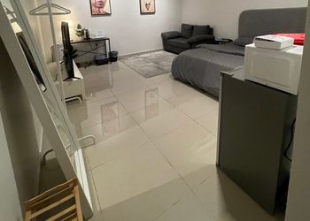 استديو بسرير ماستر وجلسة جانبية