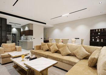 شقة بثلاث غرف نوم وصالة