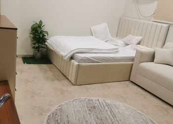 استديو بسرير ماستر وجلسة جانبية 