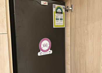 استديو بأثاث مريح وبسيط 
