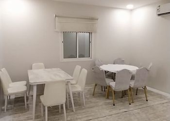 شاليه بمسطح اخضر و مسبح بحاجز