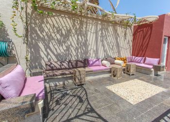 شاليه بمسبح بألعاب مائية