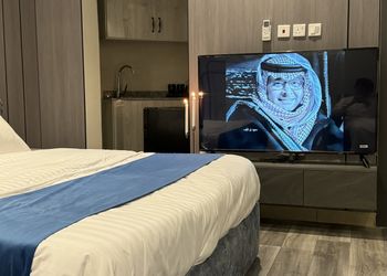 استديو بسرير ماستر وجلسة 