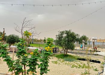 مزرعة بمناظر خلابة وجلسة خارجية 