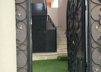 شقة بغرفة معيشة وغرفة نوم 