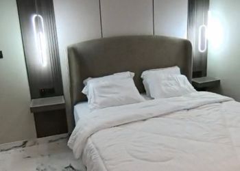استديو بأثاث مريح وبسيط 