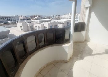 شقة بغرفة معيشة وغرفة نوم 