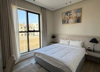 غرفة وصالة جميلة بدخول ذاتي