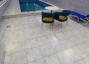 شاليه بمسبح وألعاب مائية