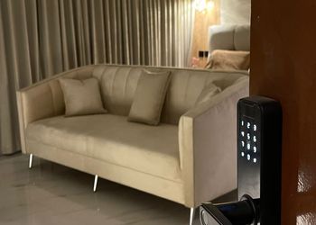 استديو هادئ بسرير ماستر