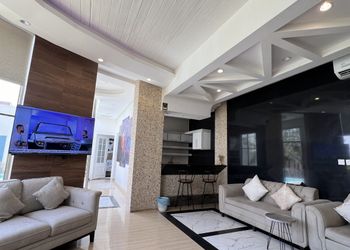 شاليه بمسبح وألعاب اطفال