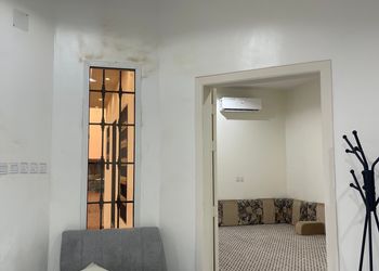 استراحة بمجلس وفناء خارجي 