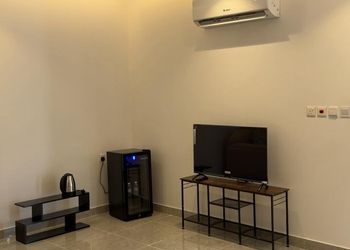 استديو مع حوش خاص بأثاث حديث