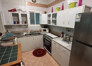 شاليه دور ارضي مطل على البحر