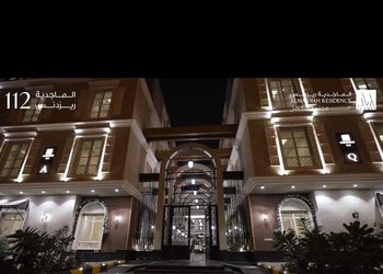 شقة بثلاث غرف نوم وصالة مريحة 