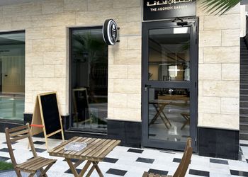 شقة بصالة مريحة وثلاث غرف نوم 