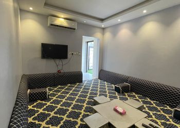 شالية بمجلس مطل على المسبح 