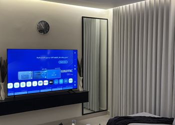 استديو بأثاث مريح وبسيط 