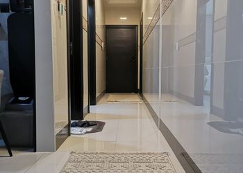 شقة بغرفة معيشة وغرفة نوم 