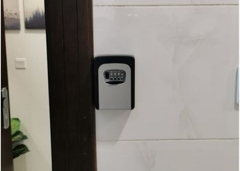 شقة بثلاث غرف نوم وصالة 