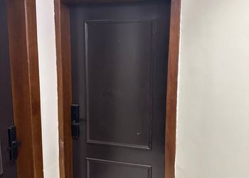 استديو بأثاث مريح وبسيط 