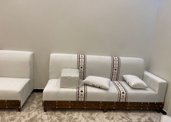 استراحة بمجلس وفناء خارجي 