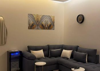 استديو بأثاث مريح وبسيط