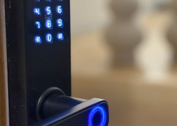استديو بسرير ماستر وجلسة جانبية