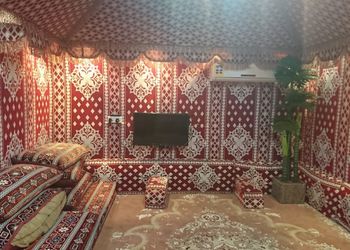 دور علوي مع بيت شعر و3 غرف نوم