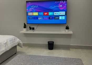 استديو باثاث مريح وبسيط 
