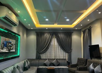 شاليه بجلسة خارجية وألعاب أطفال