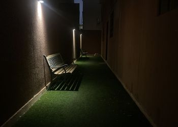 استيديو مدخل خاص بجانب البوليفارد