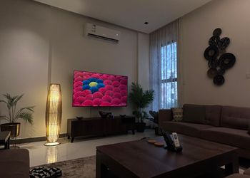شقة بغرفة معيشة وغرفة نوم 