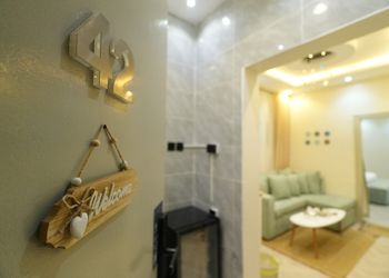 شقة بدخول ذاتي وغرفة نوم مريحة 