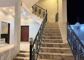 استراحة بمجالس واسعة وفناء خارجي