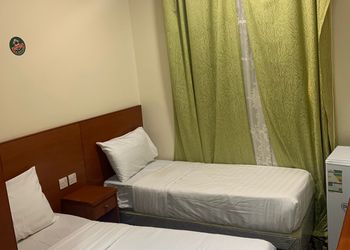 استديو بأثاث مريح وبسيط 