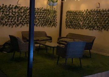 شاليه بمجلس مطل على المسابح 