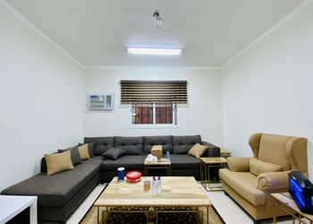 فيلا بجلسة خارجية  مع 4 غرف نوم