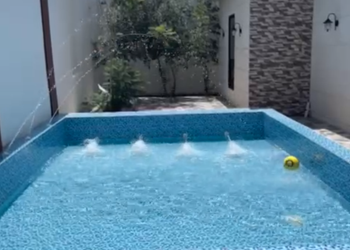 شاليه بمسطح اخضر و مسبح