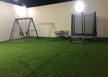 استراحة بصالة ومسطح أخضر