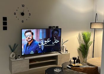 شقة بصالة مريحة ودخول ذاتي 