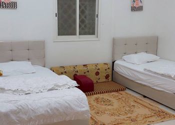 شقة بغرفتين نوم وصالة 
