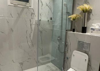 استراحة بمسطح اخضر ومجالس