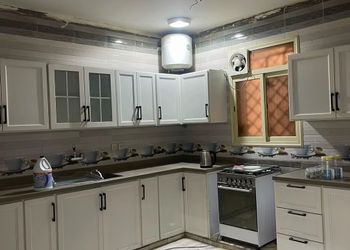 شقه كبيره ٣ غرف نوم مع مجلسين  