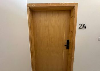 شقة بغرفة معيشة وغرفتين نوم 