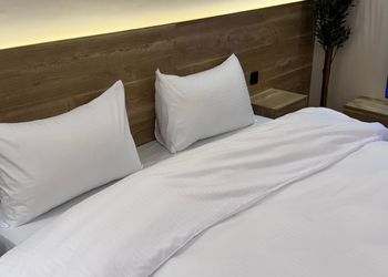 استديو هادئ بسرير ماستر