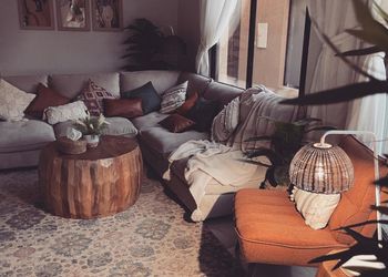 شالية بمجلس مطل على المسبح 